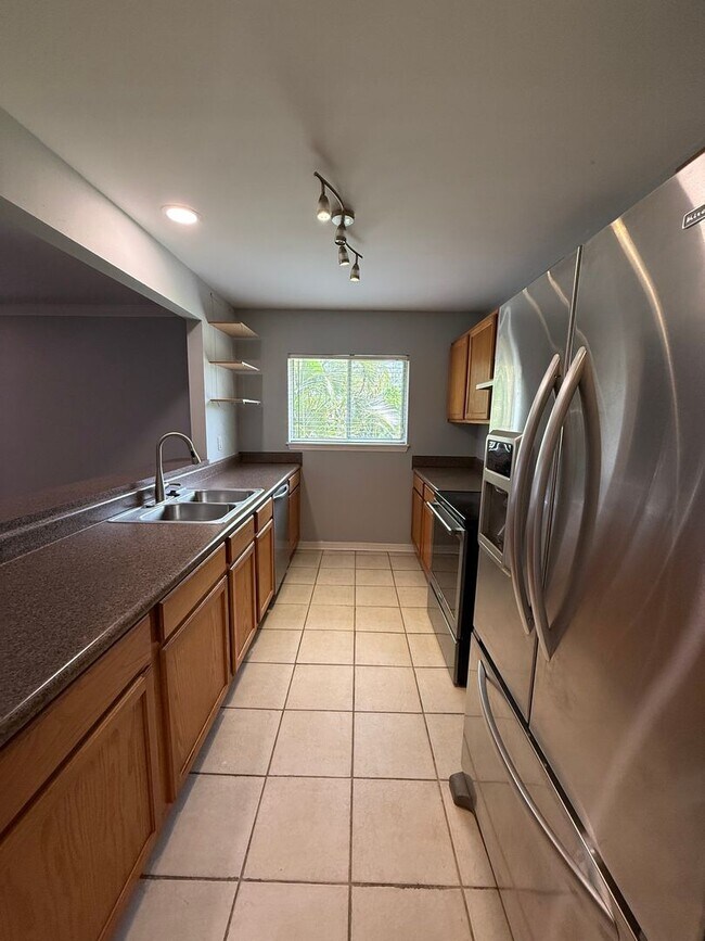 Building Photo - Beautiful 2BR/2BA Condo in Sarasota!
