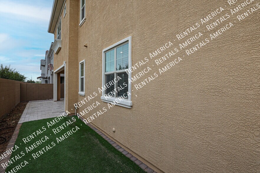 Building Photo - 1103 E Newland Dr