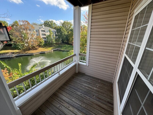 Building Photo - Bright And Cozy 3 Bed 2 Bath Condo With La...