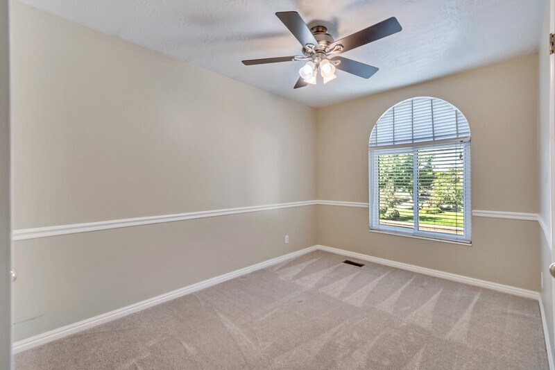 Building Photo - 582 Meadow Hill Dr