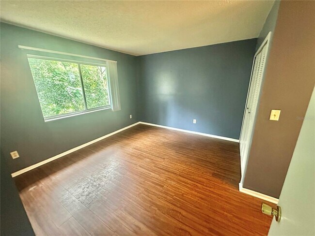 Building Photo - 2549 S Oak Ave