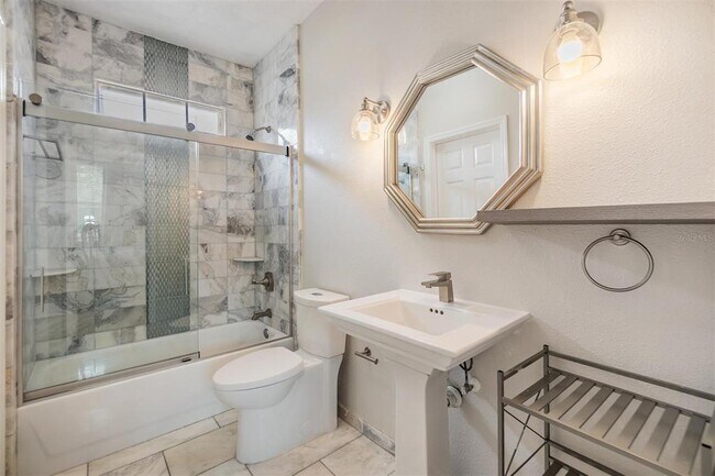 Building Photo - 501 Knights Run Ave