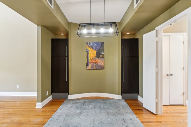 Building Photo - 4040 Avondale Ave