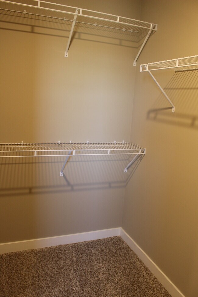 Walk-in Closet - 6524 Genevieve Trl