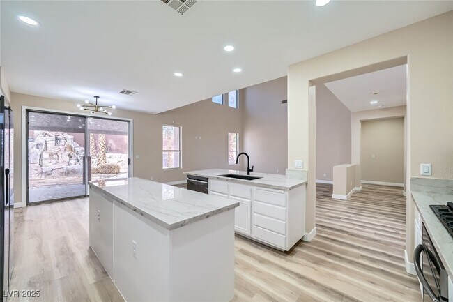 Building Photo - 9272 W Viking Rd