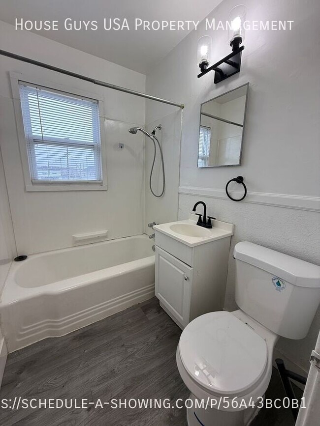 Building Photo - 9523 Charlotte St