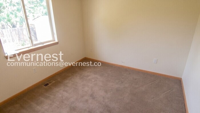 Building Photo - 250 Opal Ct