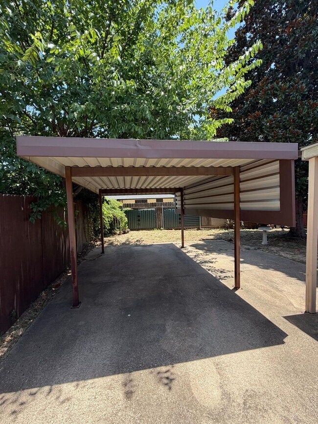 Building Photo - 3006 Post Oak Dr