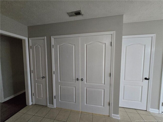 Building Photo - 150 Bear Creek Dr