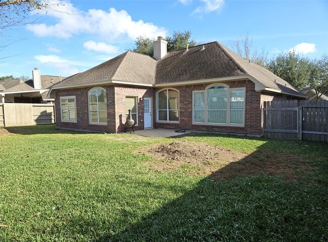 Building Photo - 2121 Crimson Lake Ln