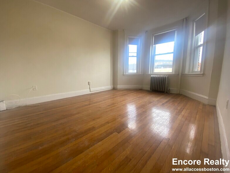 Building Photo - 1175 Boylston St