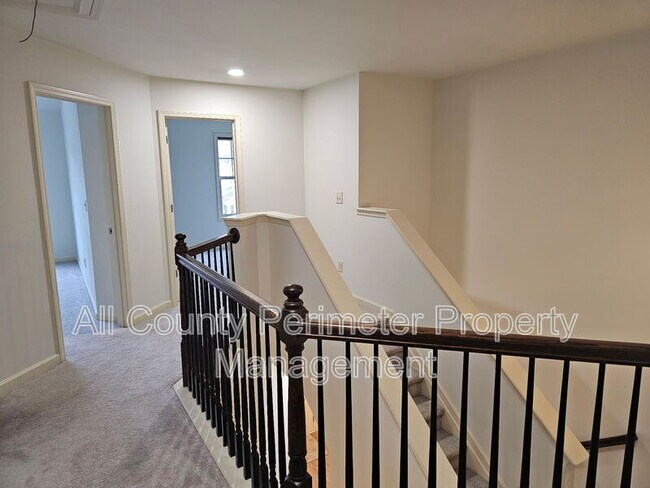 Building Photo - 6390 Elmshorn Way
