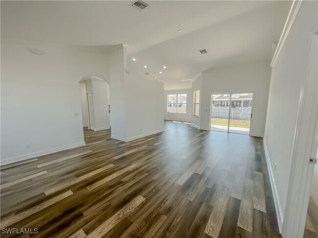 Building Photo - 3303 33rd St SW