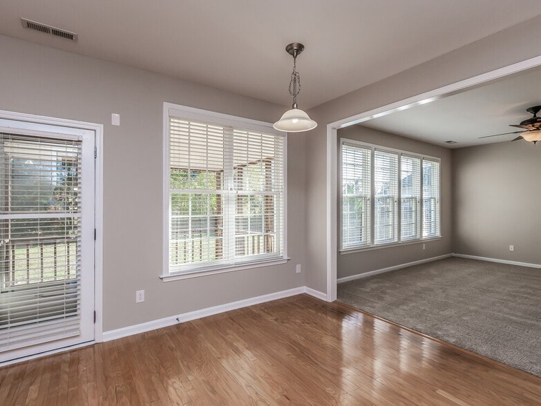 Building Photo - 384 Collinsworth Dr