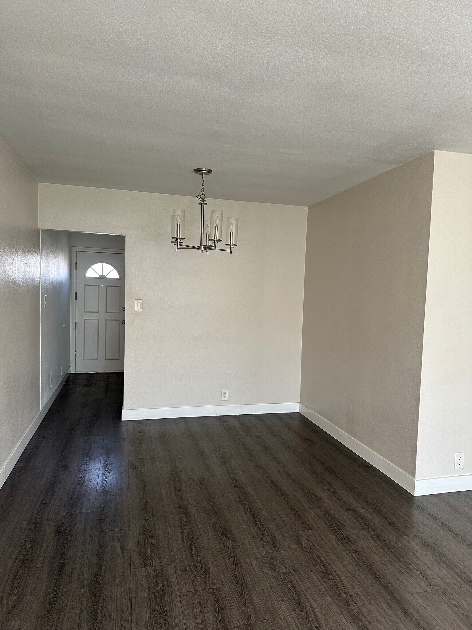 Building Photo - 11801 Hart St