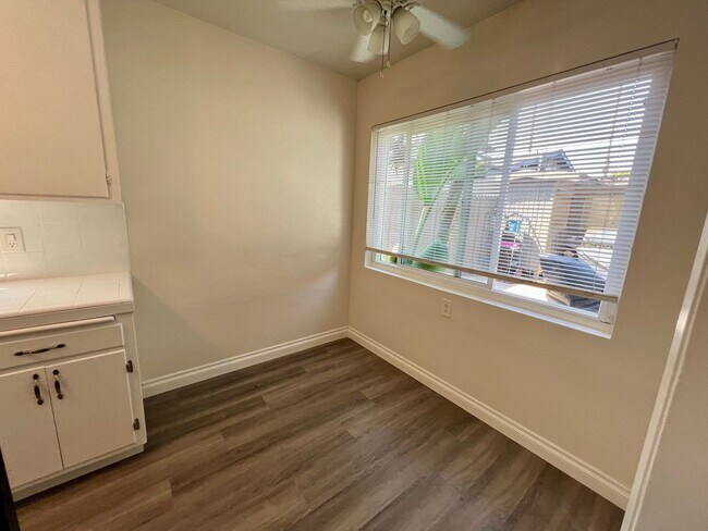 Building Photo - Quaint Downstairs 1 Bedroom in GATED COMMU...