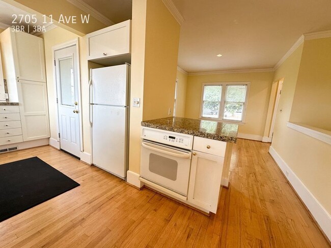 Building Photo - Queen Anne - Must See 3 Bedroom / 3 Bath Home