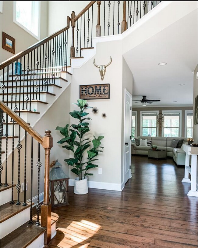 Building Photo - 1041 Blue Larkspur Ave