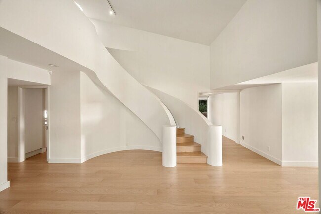 Building Photo - 650 N Tigertail Rd