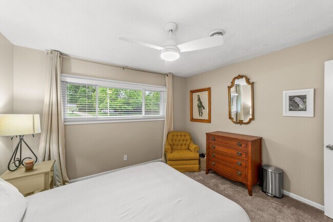 Building Photo - Fantastic 4-Bedroom with Updated Kitchen &...