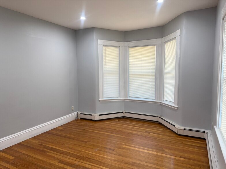 Building Photo - 324 Granite St