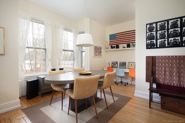 Building Photo - 31 Sharon Rd