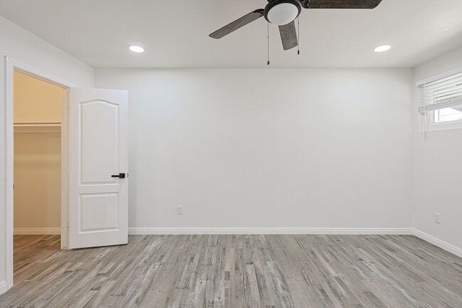 Building Photo - Spacious 5-Bedroom, 3-Bath Home – Convenie...