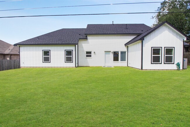 Building Photo - 227 April Waters Dr W