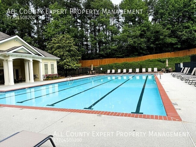 Building Photo - 4858 Lamoyne Ln