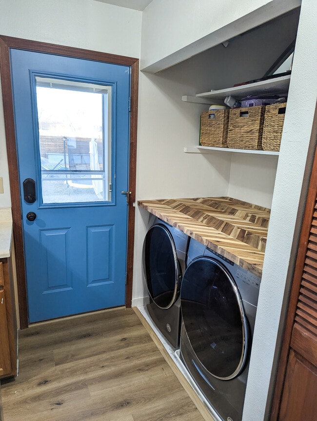 Building Photo - 1015 E Grand Ave