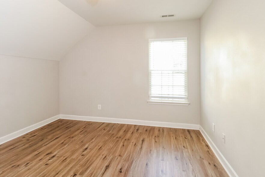 Building Photo - 4215 Sebring Ct SW