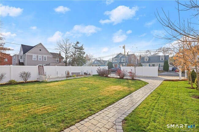 Building Photo - 69 Weed Ave