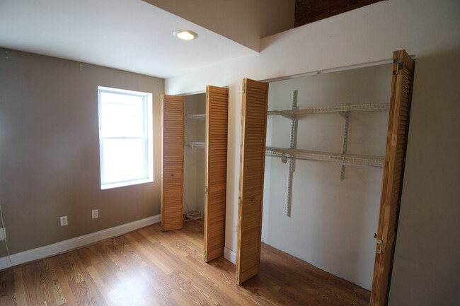 Building Photo - Fabulous Fells Point 1bd+Den/1ba Rowhome w...