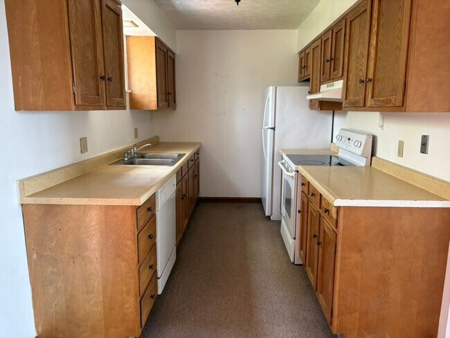 Building Photo - 801e Huggins Rd