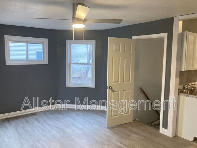 Building Photo - 760 W 9th St