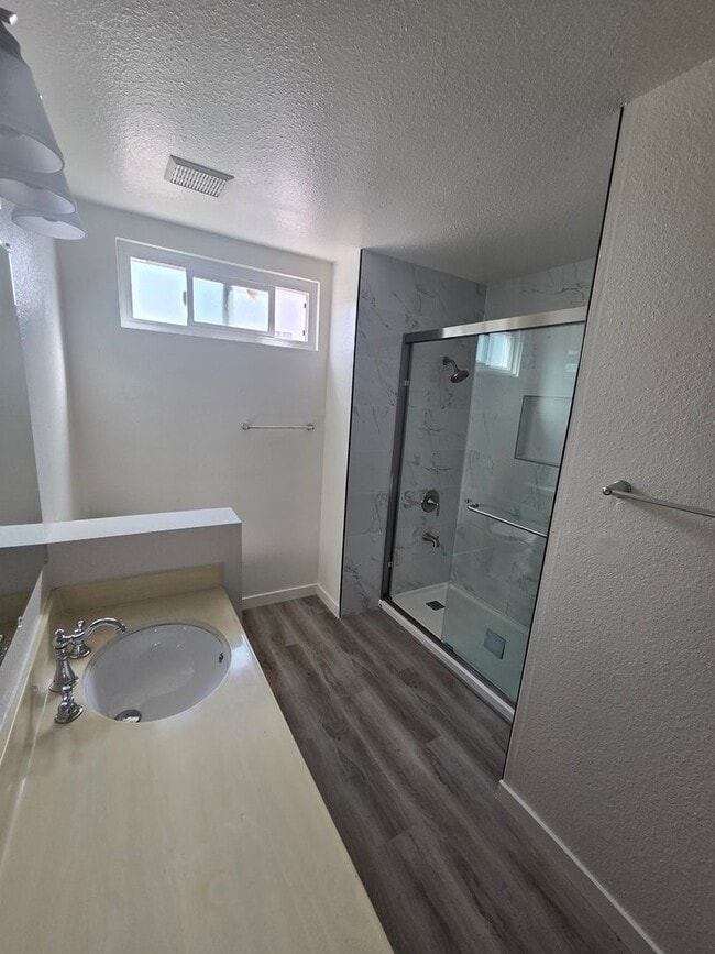 Building Photo - San Carlos - Cul-de-sac Location - Master ...