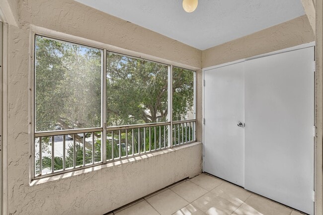 Building Photo - 2850 N Oakland Forest Dr