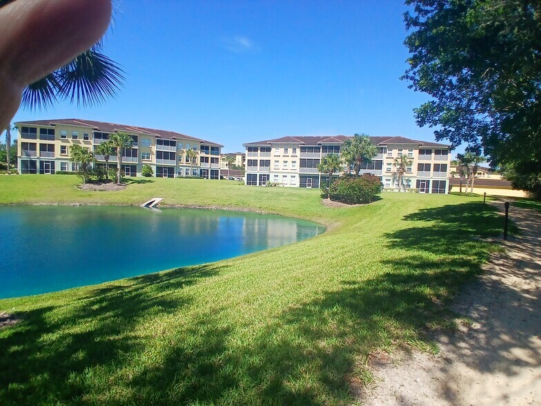 Building Photo - 100 Canopy Walk Ln