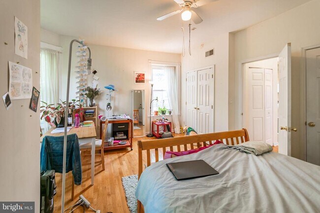 Building Photo - 4813 Walton Ave