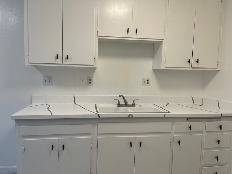 Building Photo - 2131 1/2 S Broden St