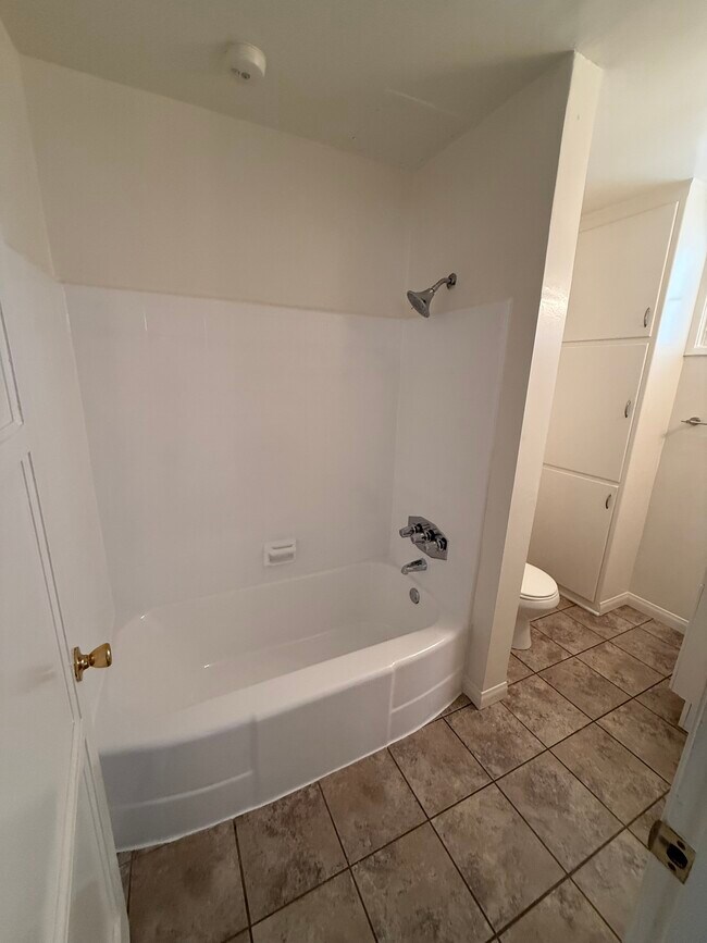 Bathtub newly reglazed - 3970 Sawtelle Blvd