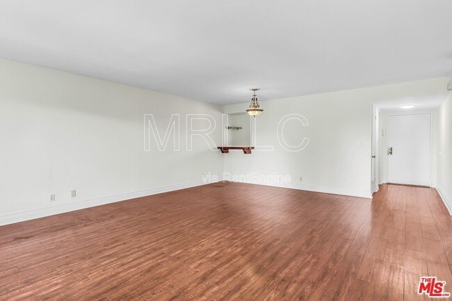 Building Photo - 15207 Magnolia Blvd