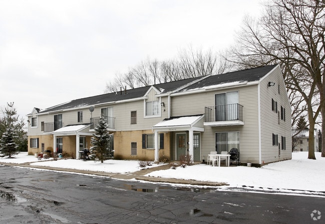 Primary Photo - Applewood Apartments