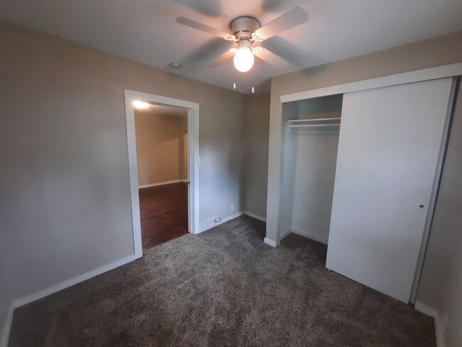 Building Photo - 2 Bedroom, 1 Bathroom rental home with gar...