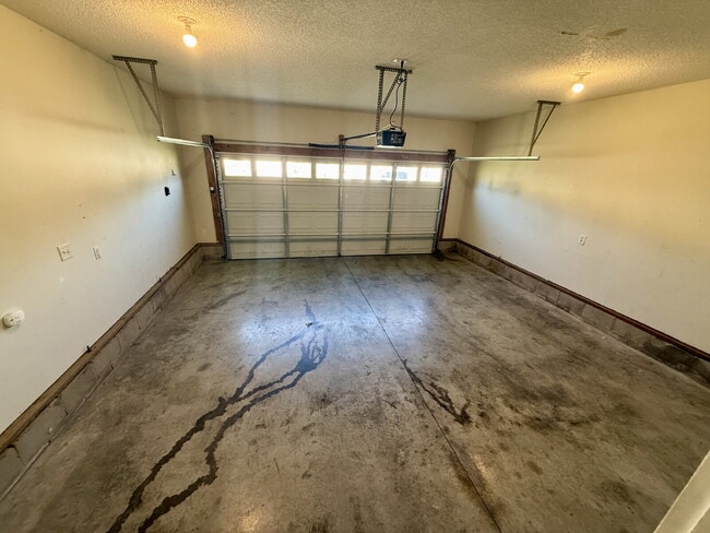 Building Photo - 409 Athena Dr
