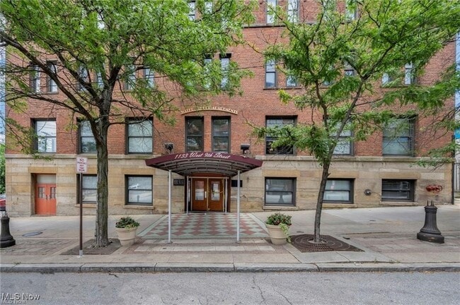 Building Photo - 1133 W 9th St