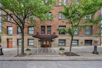 Building Photo - 1133 W 9th St