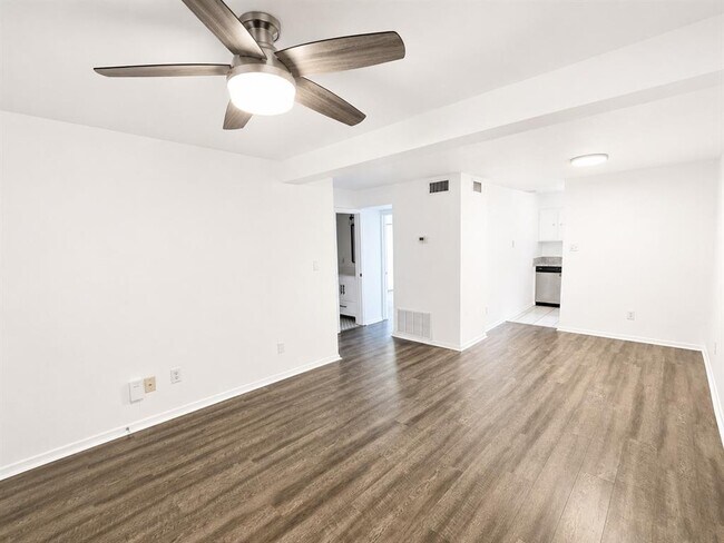 Building Photo - 2021 Bluebonnet Ln