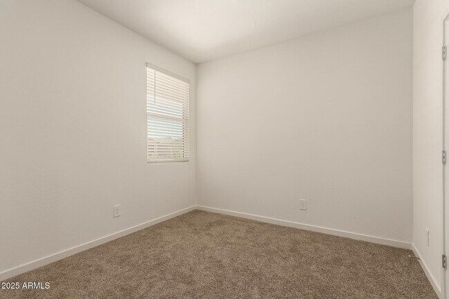 Building Photo - 3022 Hayden Rose Ave