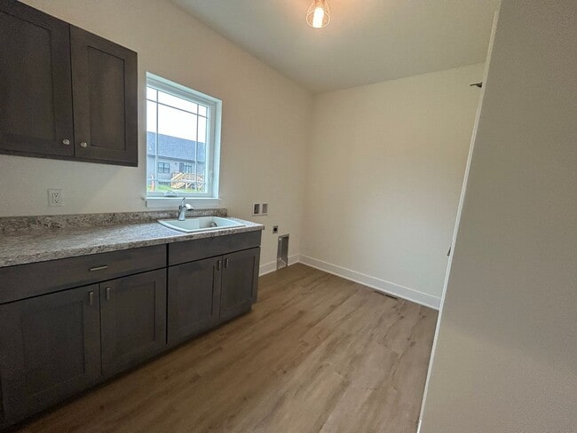 Building Photo - 5706-5708 Eternity Drive